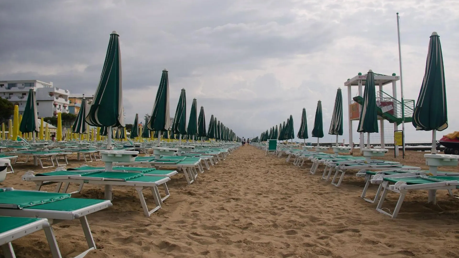 Апартаменты Stunning Sea View Flat Just 250M From The Beach Порто-Санта-Маргерита-ди-Каорле