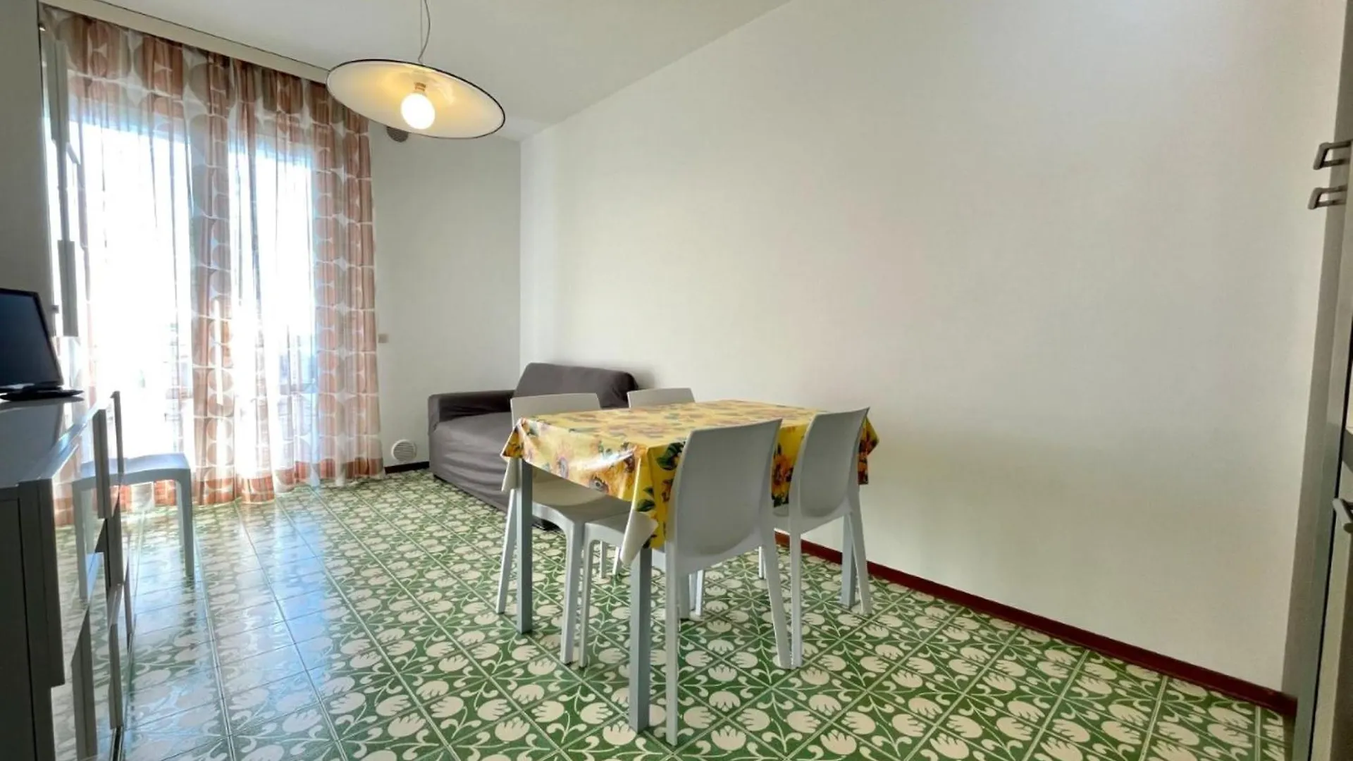 Апартаменты Stunning Sea View Flat Just 250M From The Beach Порто-Санта-Маргерита-ди-Каорле Италия